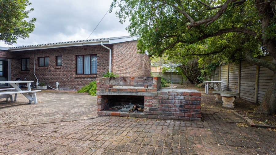 4 Bedroom Property for Sale in Stilbaai Wes Western Cape